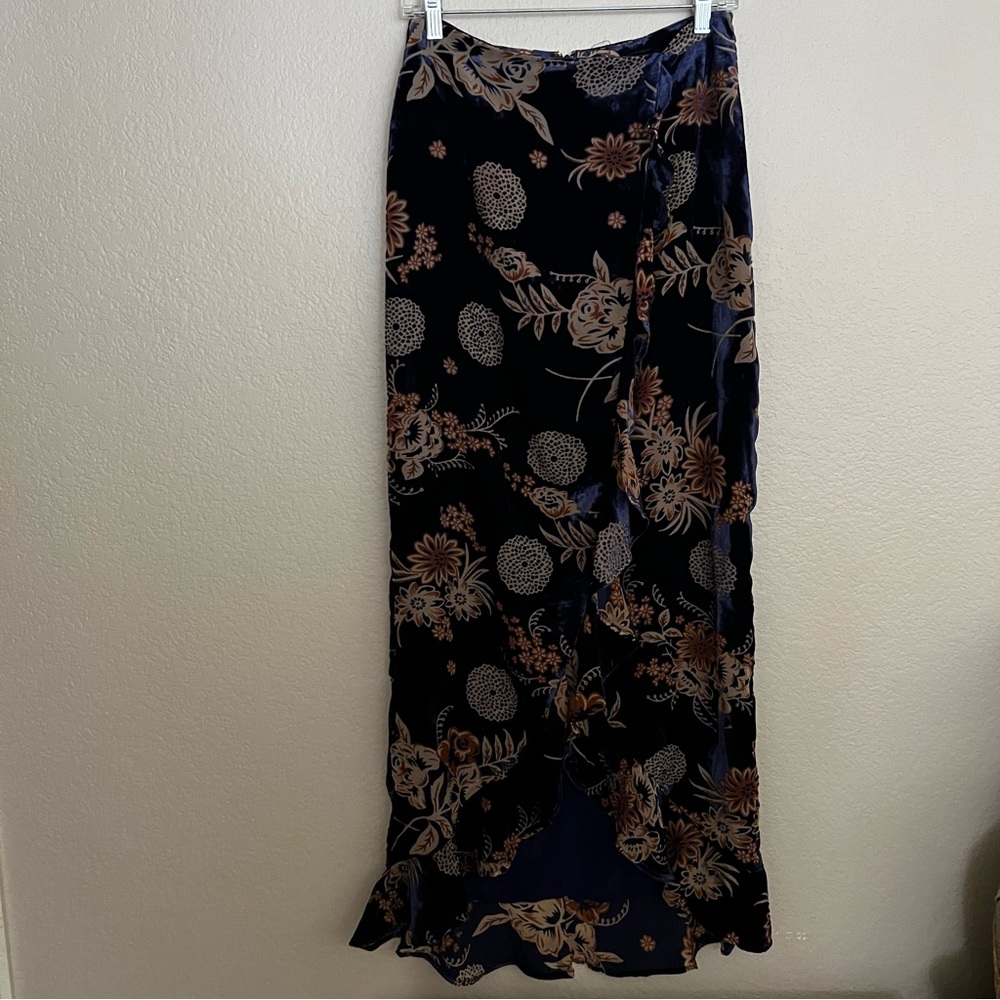 House of Harlow 1960 Navy Floral Midi Skirt - Picture 3 of 11